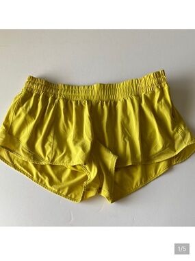 Lululemon Hotty Hot shorts women’s 14 EUC yellow
